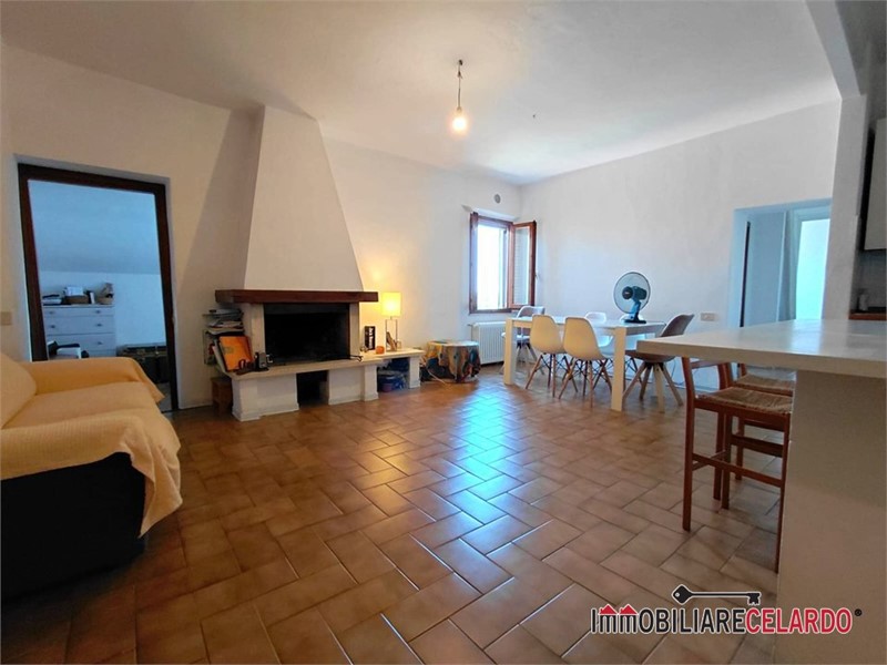 Appartamento in Vendita a Colle di Val D'Elsa, 135'000&euro;, 90 m²