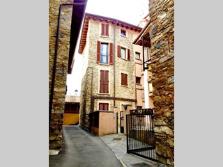Bilocale in Vendita a Colle Brianza, 68'000&euro;, 65 m²