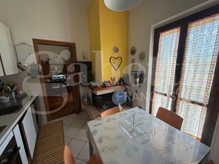 Attico in Vendita a Terni, 250'000&euro;, 145 m², con Box