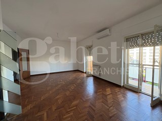 Appartamento in Affitto a Bari, 800&euro;, 120 m²