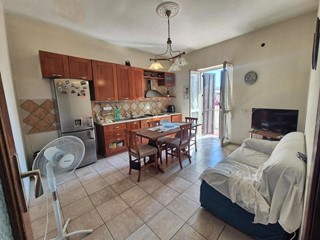 Trilocale in Vendita a Crispano, 135'000&euro;, 115 m², arredato