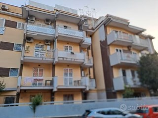 Appartamento in Vendita a Napoli, zona Chiaiano/Piscinola, 110'000&euro;