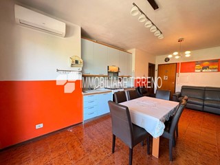 Trilocale in Vendita a Massa, zona Ronchi, 210'000&euro;, 70 m², arredato