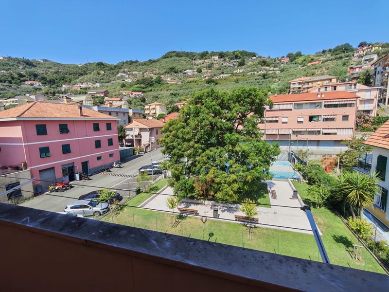 Appartamento in Vendita a Chiavari, zona Caperana, 250'000&euro;, 111 m², con Box