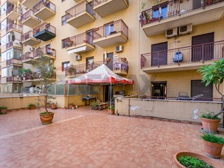 Quadrilocale in Vendita a Palermo, 210'000&euro;, 150 m²