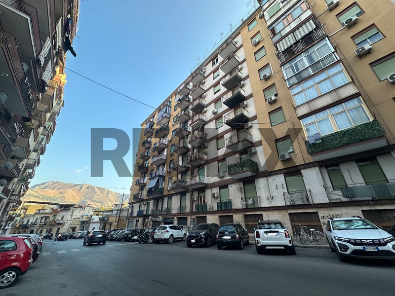 Quadrilocale in Vendita a Palermo, 154'000&euro;, 122 m²