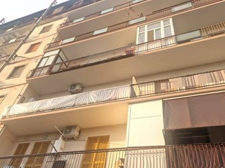 Bilocale in Vendita a Napoli, 147'000&euro;, 72 m²