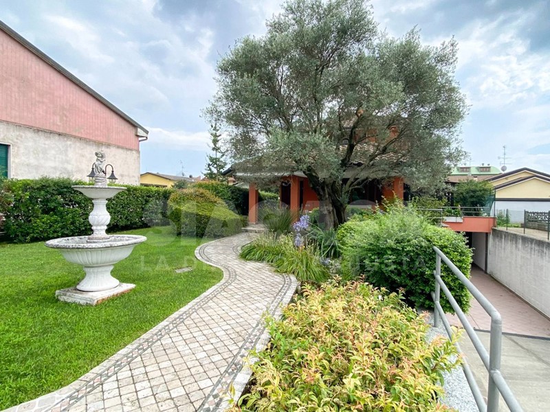 Trilocale in Vendita a Mezzago, 350'000&euro;, 130 m²
