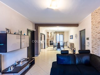 Appartamento in Vendita a Acireale, 184'000&euro;, 220 m²