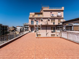 Appartamento in Vendita a Catania, 159'000&euro;, 151 m²