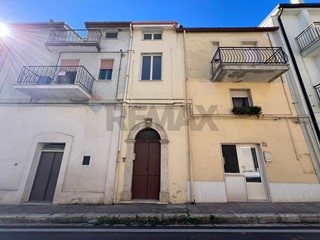 Appartamento in Vendita a Grassano, 55'000&euro;, 200 m²
