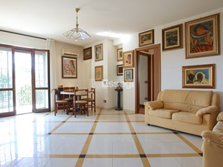 Appartamento in Vendita a Lucca, zona Est, 250'000&euro;, 130 m², con Box