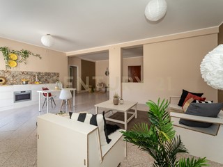Appartamento in Vendita a Catania, 199'000&euro;, 170 m²