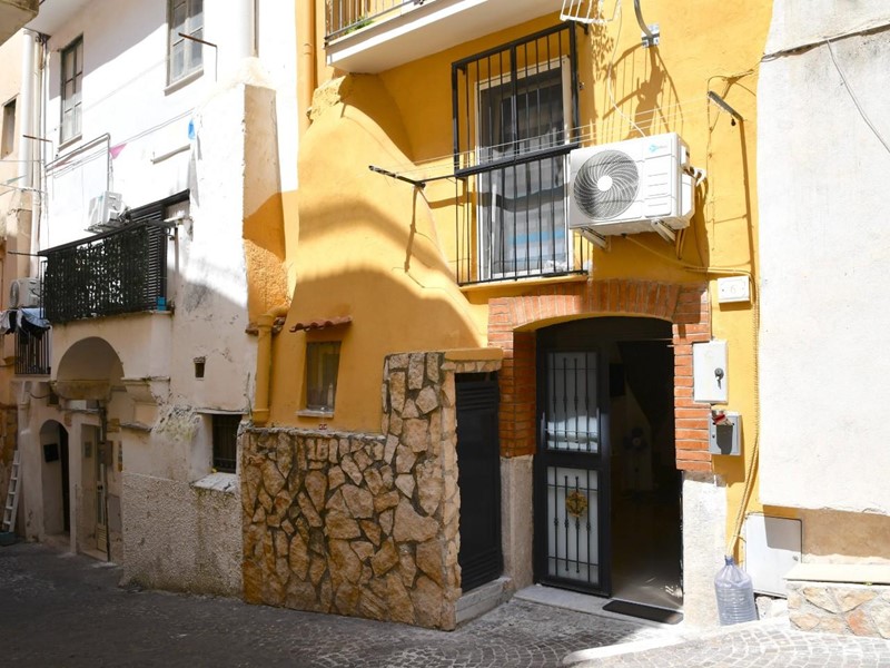Quadrilocale in Vendita a Formia, 136'000&euro;, 75 m²