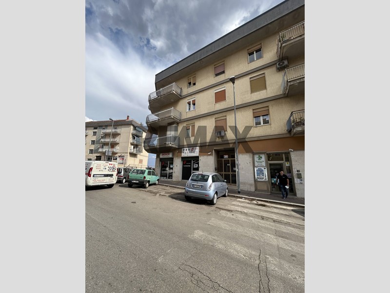 Appartamento in Vendita a Caltanissetta, 90'000&euro;, 131 m²