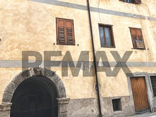Appartamento in Vendita a Dimaro Folgarida, 85'000&euro;, 138 m²