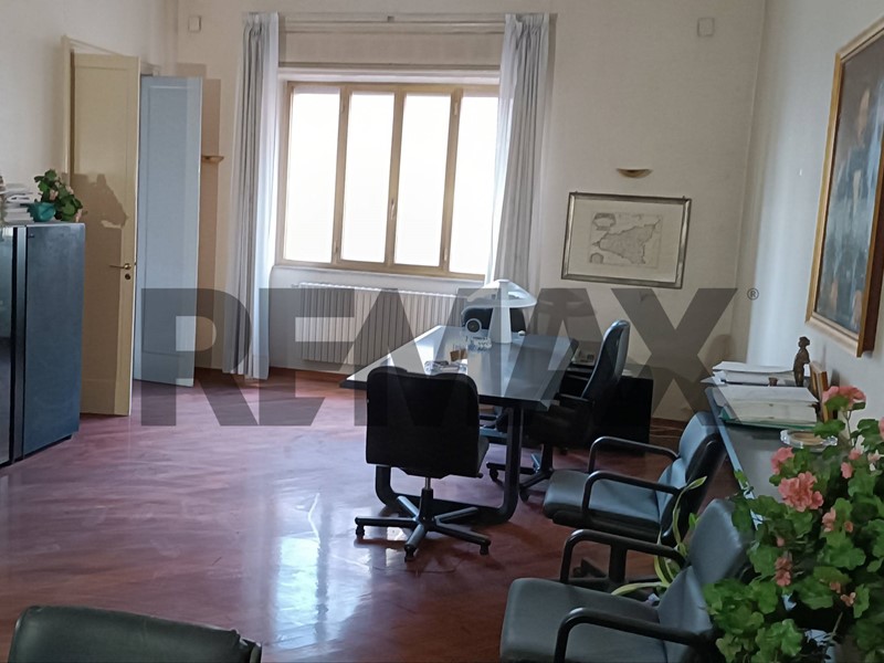 Appartamento in Vendita a Enna, 84'000&euro;, 174 m²