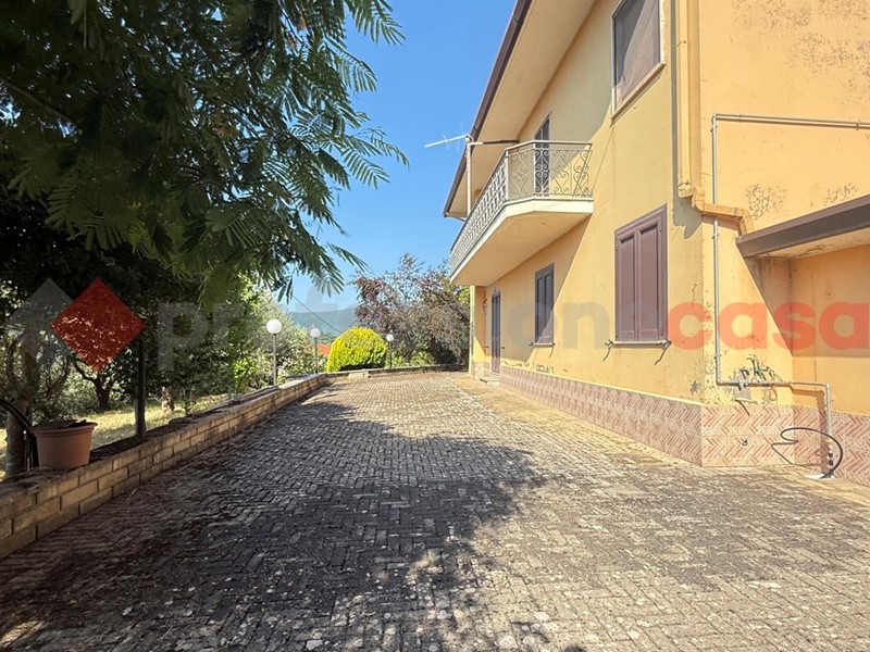 Trilocale in Vendita a Torre Cajetani, 85'000&euro;, 150 m², con Box