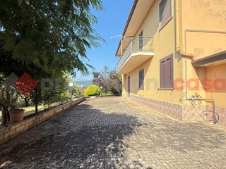 Trilocale in Vendita a Torre Cajetani, 85'000&euro;, 150 m², con Box