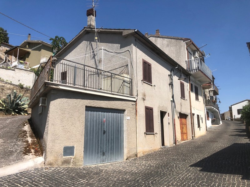 Trilocale in Vendita a Ferentino, 50'000&euro;, 70 m², arredato, con Box