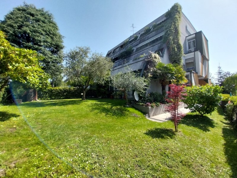 Appartamento in Vendita a Rho, zona Mazzo, 129'337&euro;, 121 m²