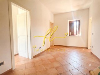 Quadrilocale in Vendita a Carrara, 95'000&euro;, 68 m²