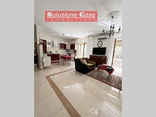 Trilocale in Vendita a Canosa di Puglia, 129'000&euro;, 100 m²