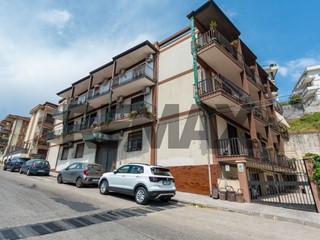 Quadrilocale in Vendita a Sant'Agata li Battiati, 137'000&euro;, 97 m²