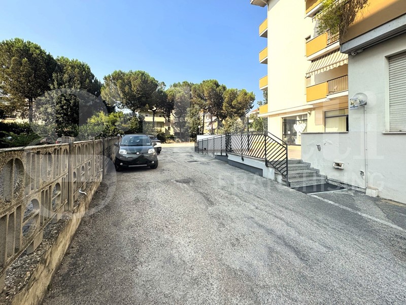 Appartamento in Vendita a Chieti, 160'000&euro;, 96 m², arredato, con Box