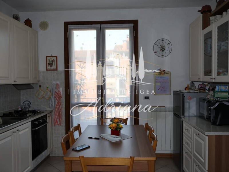 Quadrilocale in Vendita a Sovicille, zona Rosia, 135'000&euro;, 57 m², arredato, con Box