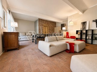 Loft in Vendita a Camaiore, zona Lombrici, 340'000&euro;, 70 m², arredato