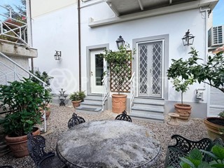 Quadrilocale in Vendita a Pietrasanta, zona Capriglia, 680'000&euro;, 100 m², arredato