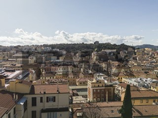 Appartamento in Vendita a Ancona, 145'000&euro;, 248 m²