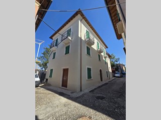Quadrilocale in Affitto a L'Aquila, 900&euro;, 95 m², arredato