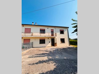 Quadrilocale in Vendita a Borgo Veneto, zona Dossi, 109'000&euro;, 245 m², con Box