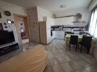 Trilocale in Vendita a Fucecchio, zona San Pierino, 150'000&euro;, 64 m², con Box