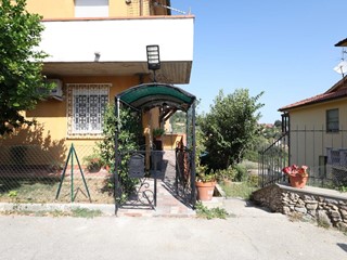Quadrilocale in Vendita a Collesalvetti, zona Parrana San Martino, 170'000&euro;, 75 m², arredato