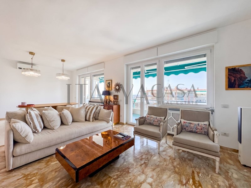 Appartamento in Vendita a Sanremo, 935'000&euro;, 195 m²