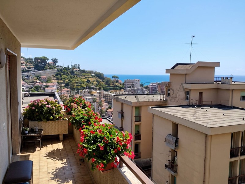 Quadrilocale in Vendita a Sanremo, 300'000&euro;, 96 m²