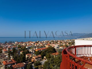 Appartamento in Vendita a Bordighera, 1'200'000&euro;, 122 m²