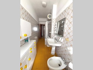 Appartamento in Vendita a Avezzano, 125'000&euro;, 170 m², con Box