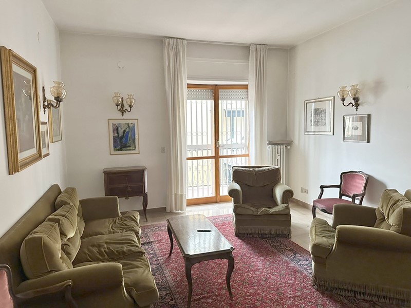Appartamento in Vendita a Avezzano, 125'000&euro;, 170 m², con Box