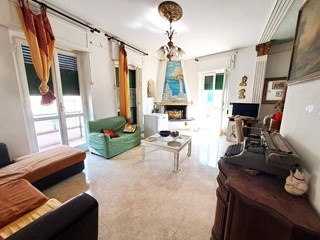 Appartamento in Affitto a Carrara, zona Marina di Carrara, 1'800&euro;, 120 m², arredato