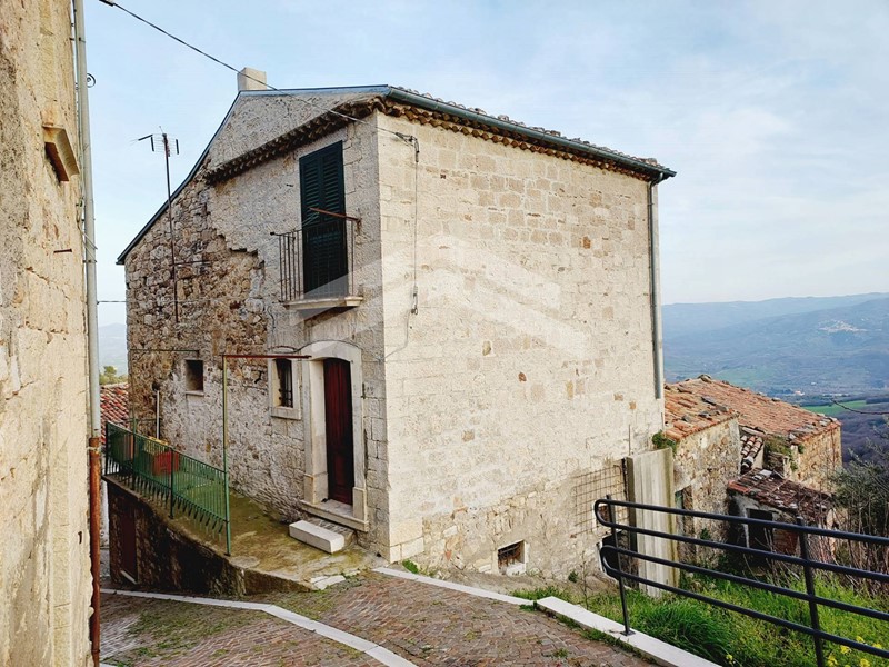 Trilocale in Vendita a Castelbottaccio, 39'000&euro;, 100 m²