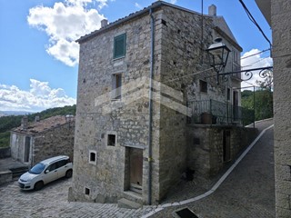 Trilocale in Vendita a Castelbottaccio, 39'000&euro;, 100 m²