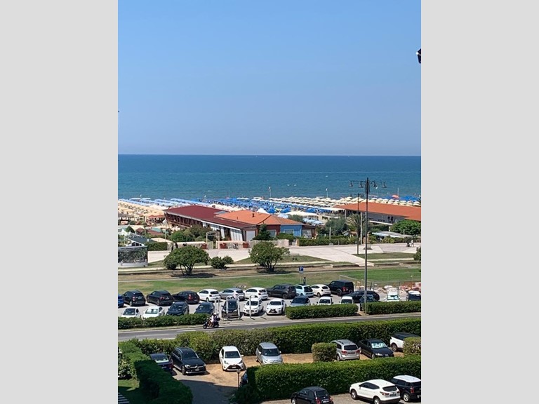 Appartamento in Affitto a Viareggio, 750&euro;, 120 m², arredato