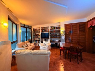 Appartamento in Vendita a Priolo Gargallo, 100'000&euro;, 139 m²