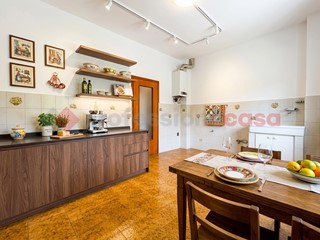 Appartamento in Vendita a Verona, 215'000&euro;, 140 m²