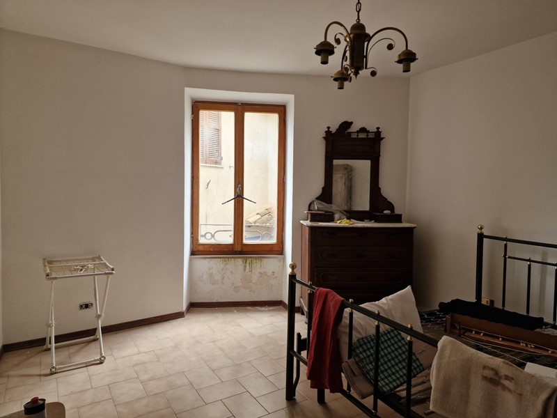 Appartamento in Vendita a Lugnano in Teverina, 45'000&euro;, 123 m²