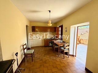 Appartamento in Vendita a Villa Basilica, 60'000&euro;, 150 m²